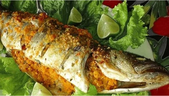 Peixe Assado com farofa: Receita prática e deliciosa confira!