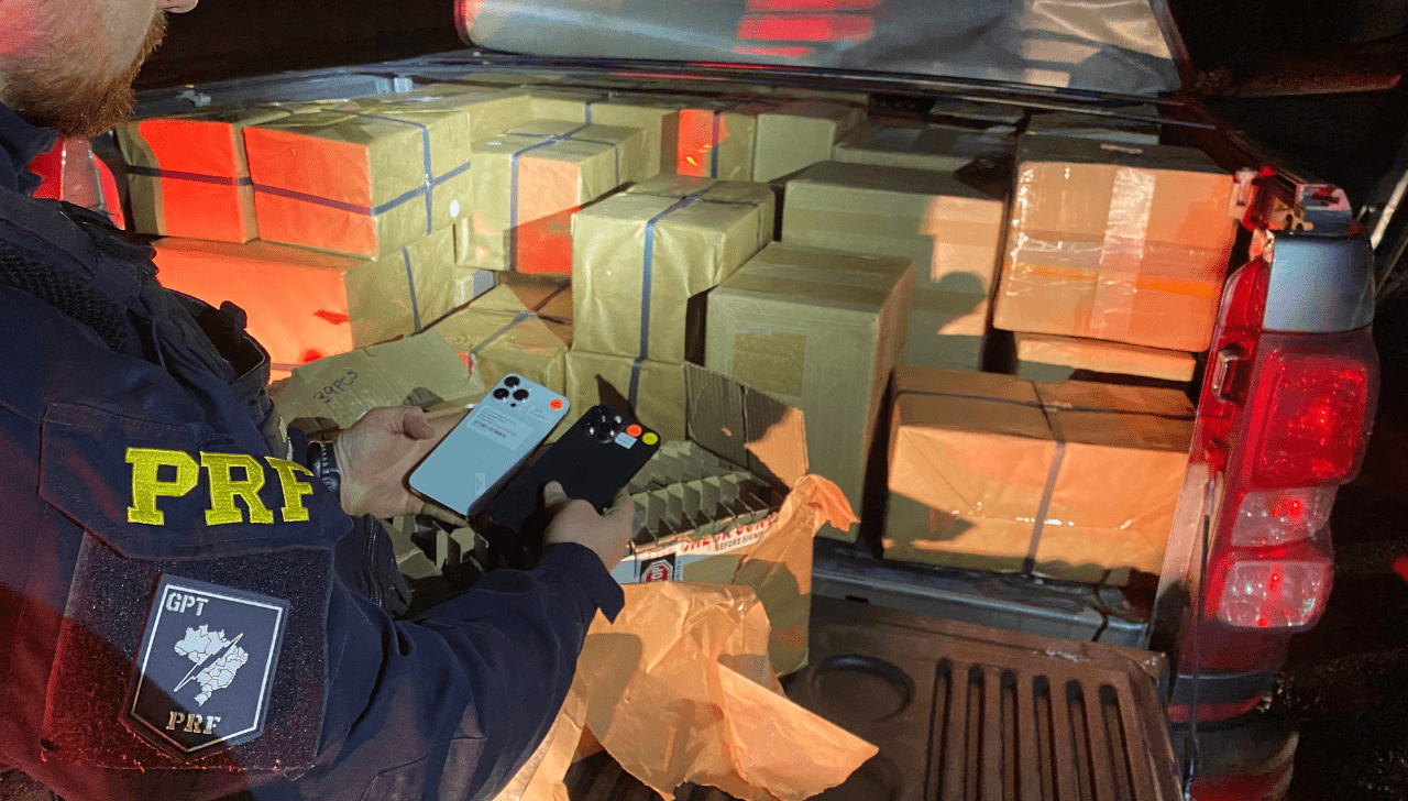 PRF Apreende Celulares Escondidos em Carga de Frutas