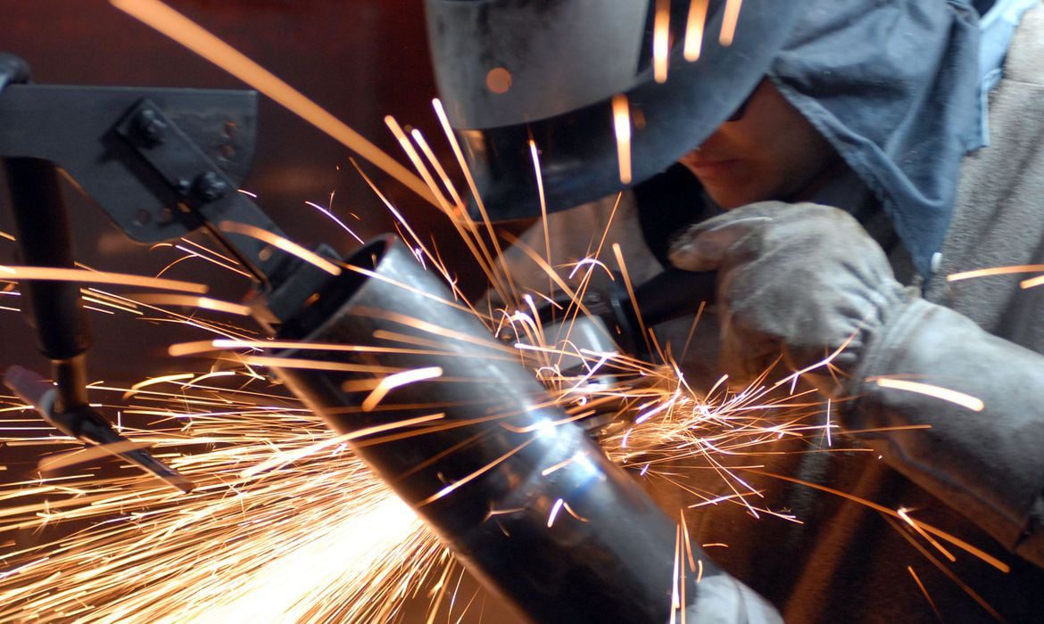 Produção Industrial Cai 0,2% em Julho, Diz IBGE - Imagem do artigo original