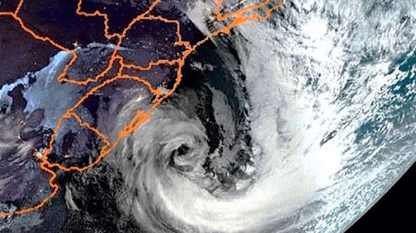 Ciclone e frente fria mantêm risco de temporais no Sul - Imagem do artigo original