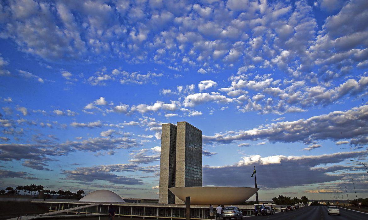 Congresso Vota Reforma Tributária e Pacote do Tarifaço - Imagem do artigo original