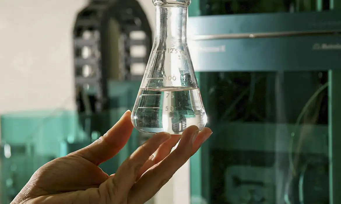 Casos de Intoxicação por Metanol Chegam a 43 no País - Imagem do artigo original