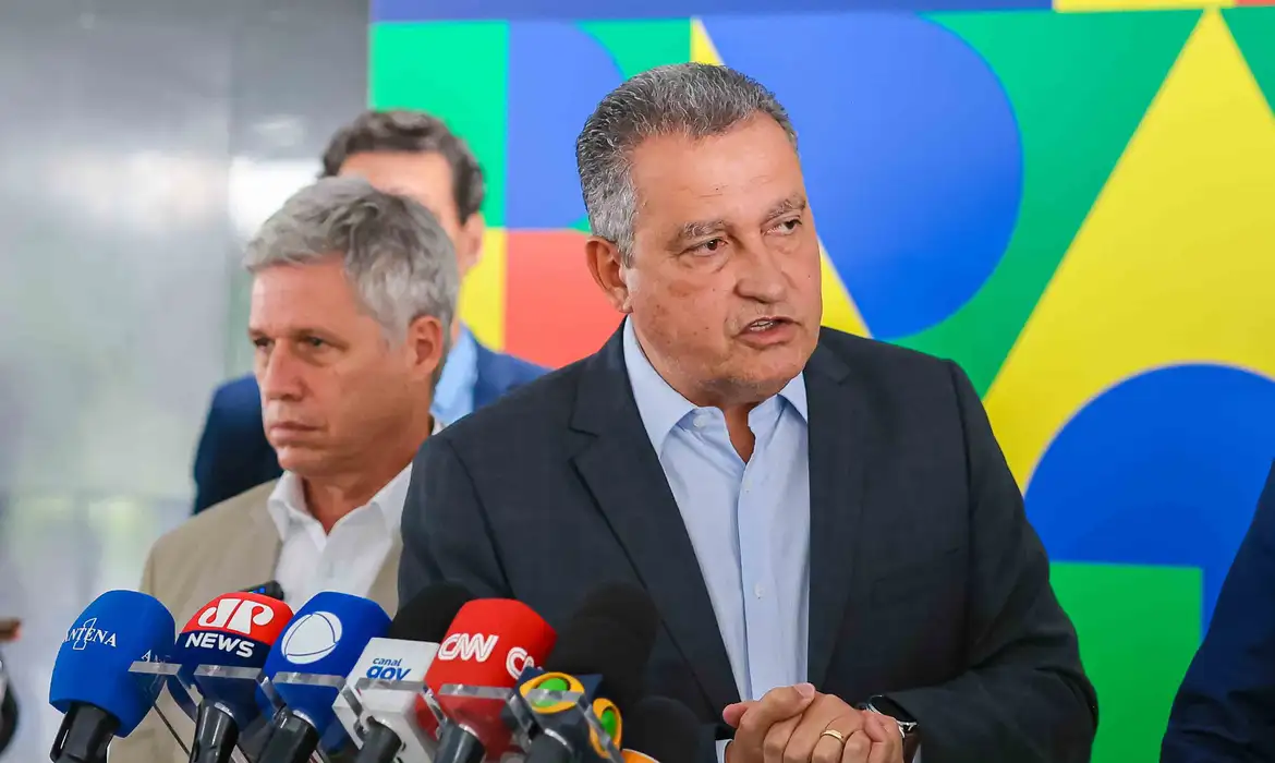 Ministro Critica Oposição Durante Abertura da Fábrica da BYD - Imagem do artigo original