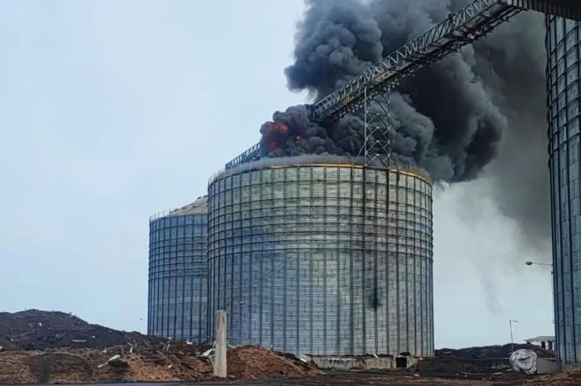 Incêndio destrói silo de soja às margens da BR-116 - Imagem do artigo original