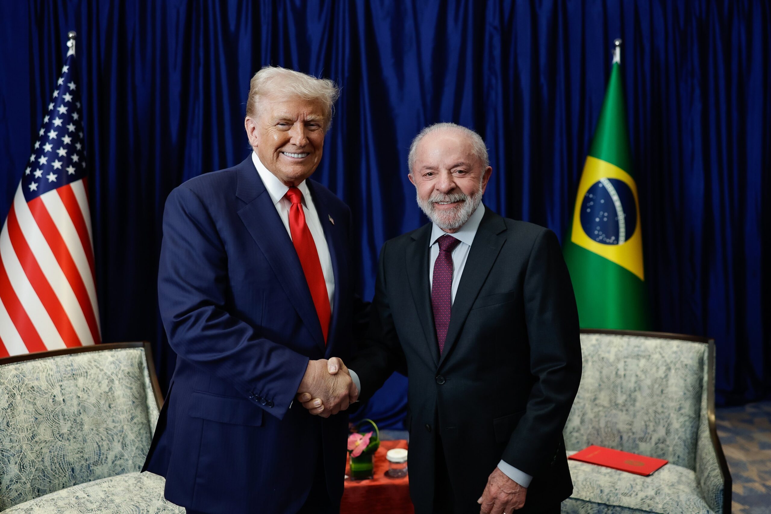 Lula e Trump tratam de tarifaço em reunião na Malásia - Imagem do artigo original