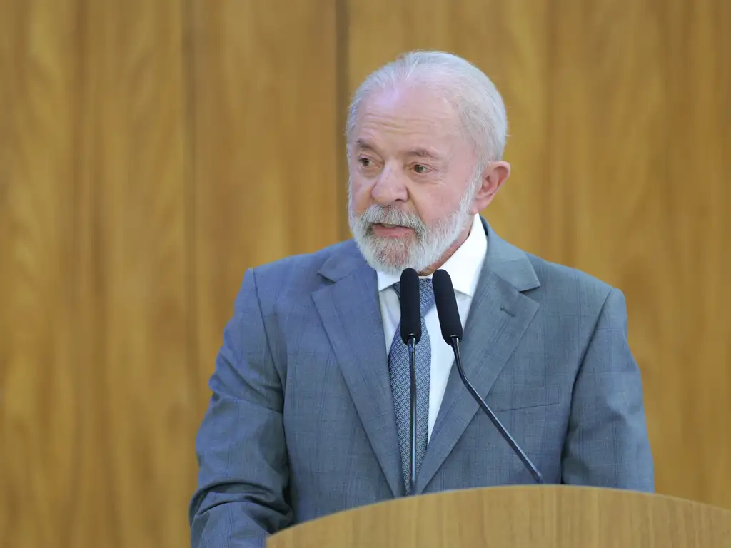 Lula Expressa Solidariedade e Envia Equipe a Áreas Atingidas no PR - Imagem do artigo original