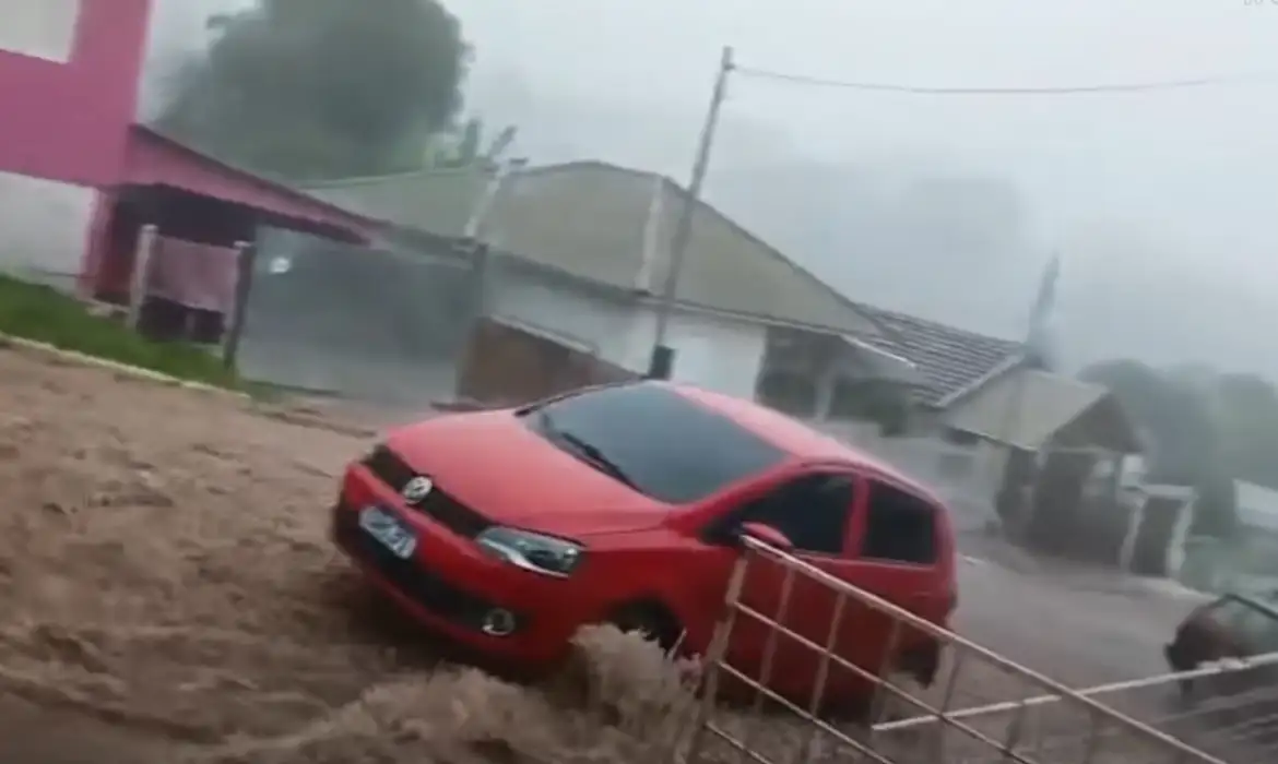 Tempestades Matam Jovem de 21 Anos no Rio Grande do Sul - Imagem do artigo original