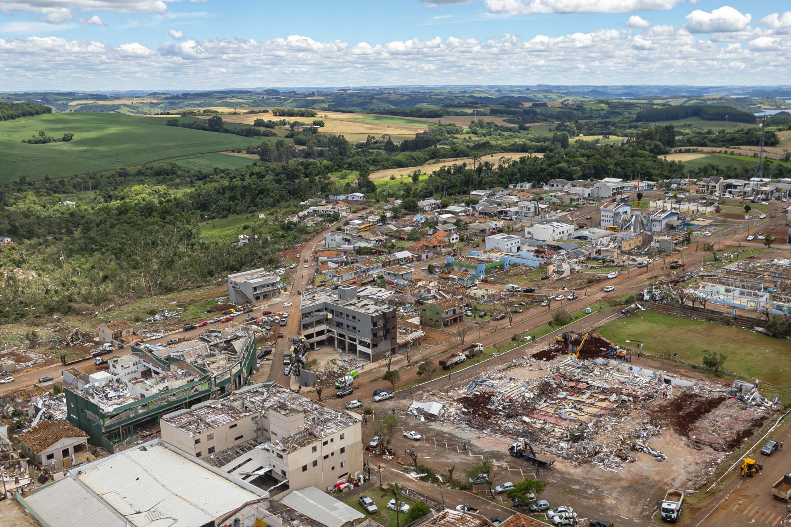 Sobe Para 7 o Número de Mortos Após Tornado no Paraná - Imagem do artigo original