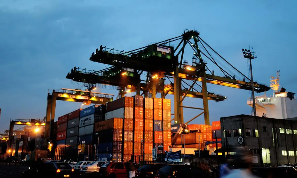 Fazenda Revisa Crescimento do PIB de 2025 para 2,2% - Imagem do artigo original