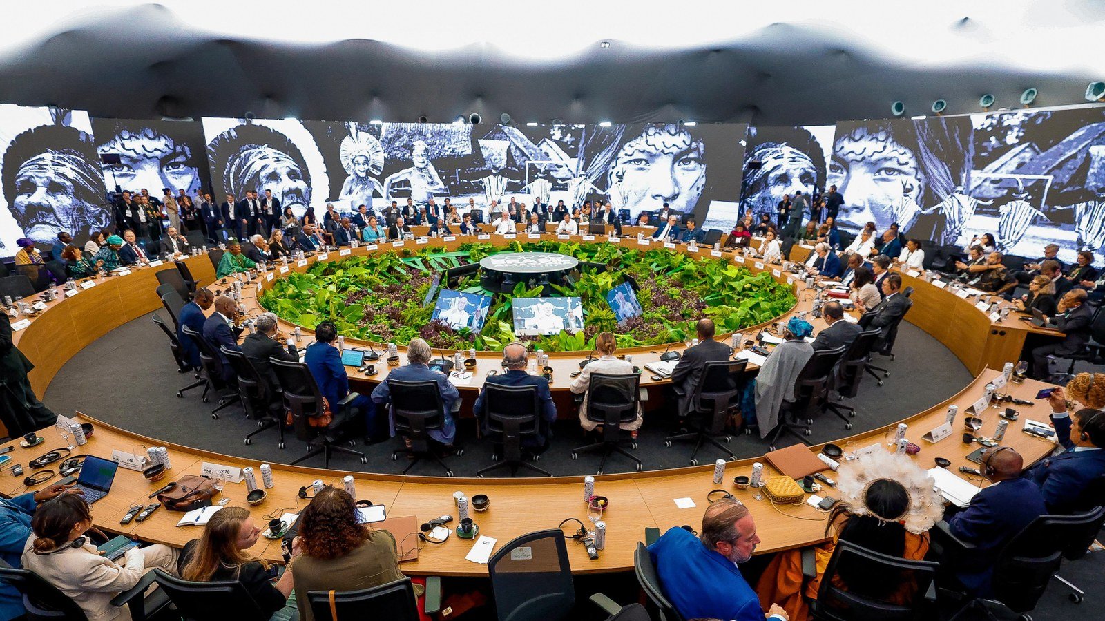 COP 30 Exibe Promessas Vazias e Impasse Financeiro - Imagem do artigo original