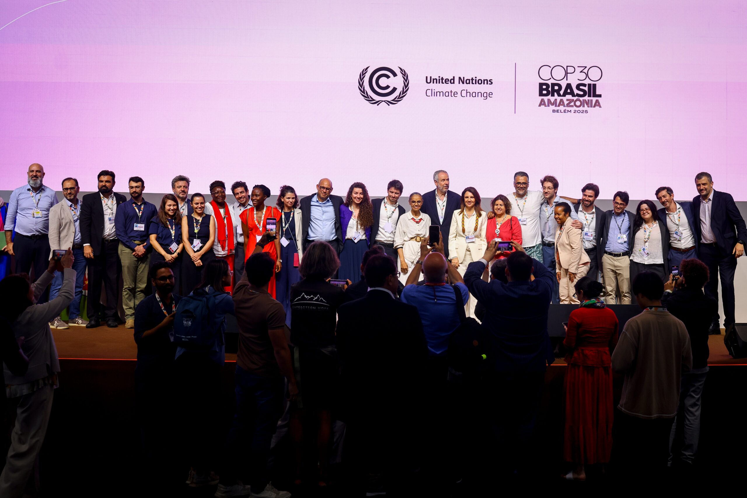 COP30 Aprova Pacote de Belém e Triplica Verba de Adaptação - Imagem do artigo original