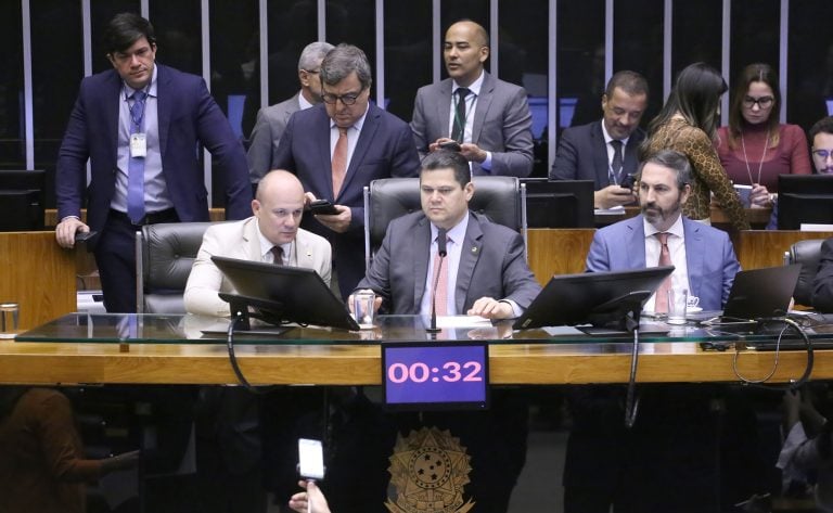 Congresso Aprova LDO de 2026 com Meta de Superávit - Imagem do artigo original