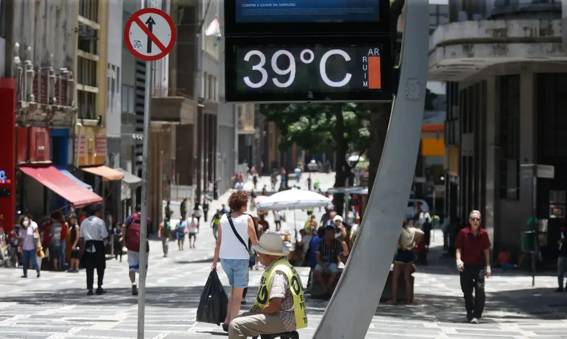 Imagem destacada Calor Persiste e Tempestades Ameaçam Várias Regiões