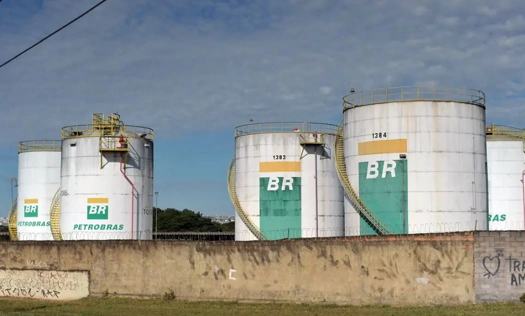 Imagem destacada Alta do Petróleo Amplia Defasagem do Diesel