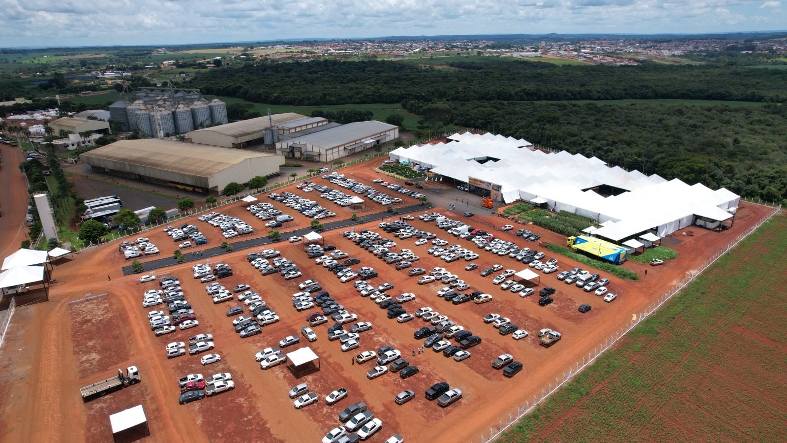 Feira do Cerrado Reúne Produtores em Monte Carmelo - Imagem do artigo original