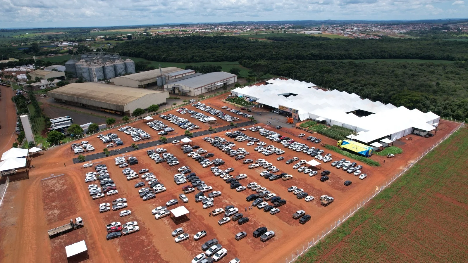 Imagem destacada Feira do Cerrado Reúne Produtores em Monte Carmelo